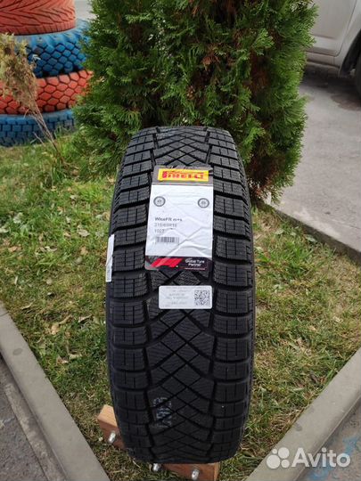 Pirelli Ice Zero FR 215/65 R16 102T
