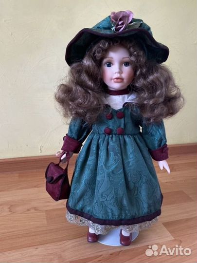 Кукла фарфоровая коллекционная