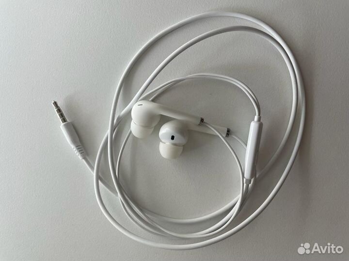 Проводные наушники