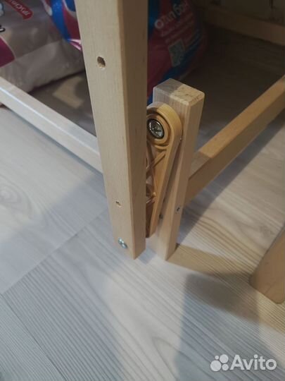 Детская кроватка с маятником