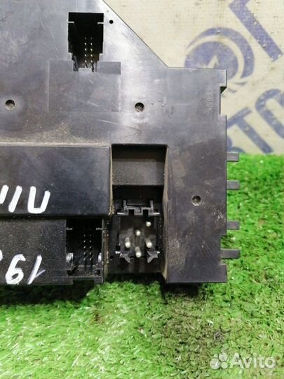 Кнопка стеклоподъемника передняя правая Land Rover