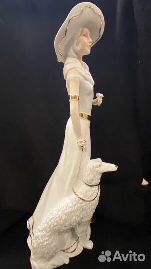 Фарфоровая Статуэтка дама с собакой