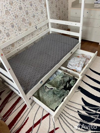 Кровать домик