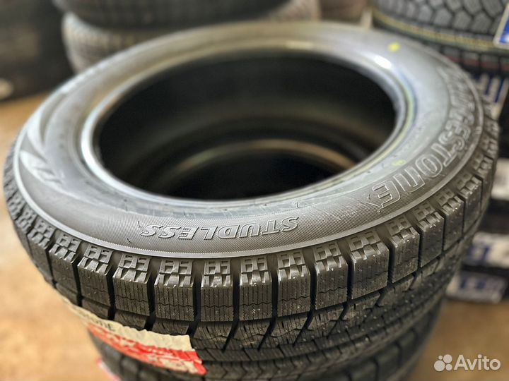 Bridgestone Blizzak VRX 215/55 R17 94S