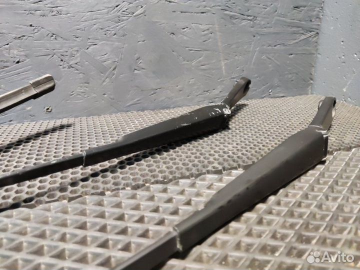 Поводок стеклоочиститель передний Audi A6 C7 cdnb