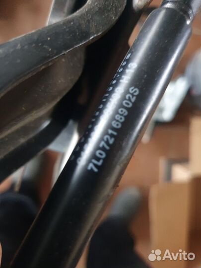 Амортизатор стояночного тормоза VAG