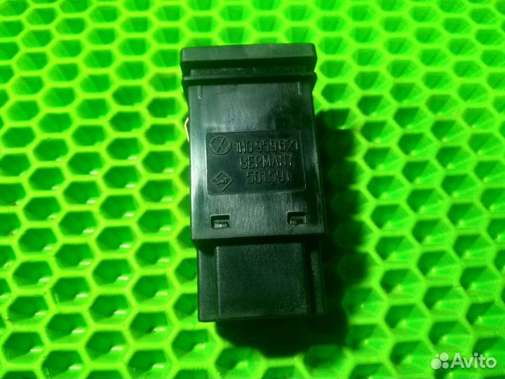 Кнопка обогрева заднего стекла Golf 3 Vento