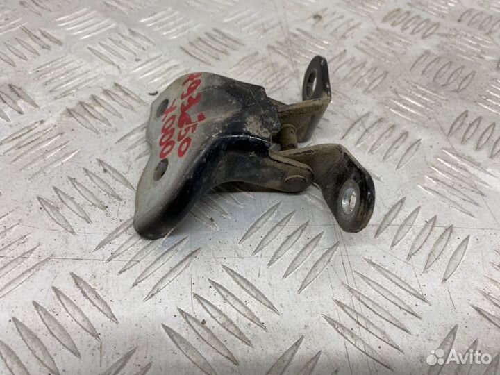 Б/У петля двери передний правый Hyundai Solaris 1