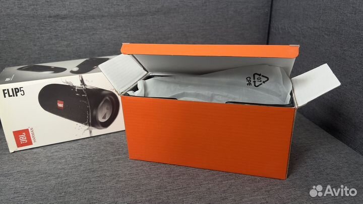 Портативная колонка jbl