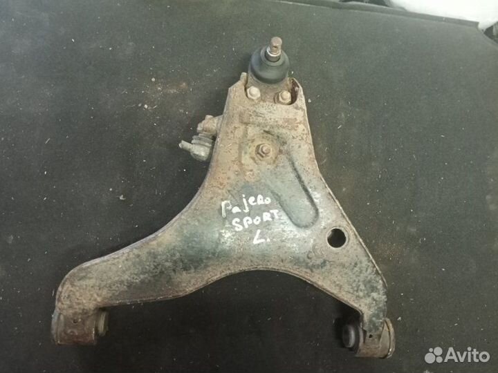 Рычаг подвески передний левый Mitsubishi Pajero