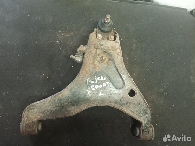 Рычаг подвески передний левый Mitsubishi Pajero