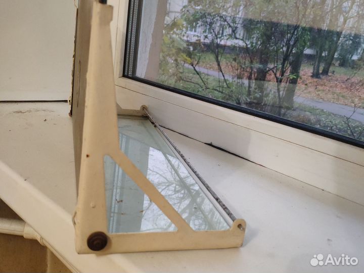 Полка в ванную с зеркалом