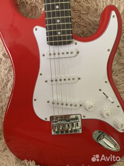 Электрогитара, комбоусилитель, шнур для электрогит