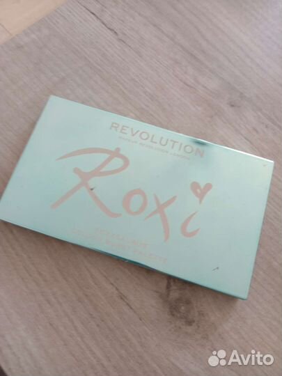 Палетка теней revolution