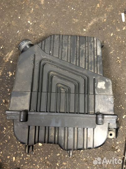 Корпус воздушного фильтра Renault Logan 1