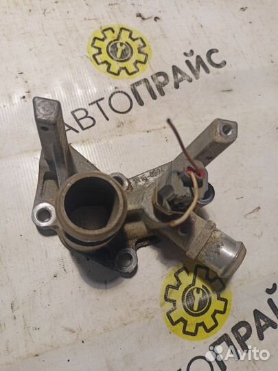 Фланец системы охлаждения Ford Focus 2 sida 1.6