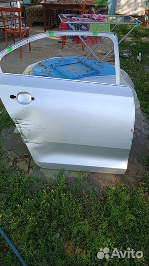 Дверь задняя правая skoda rapid