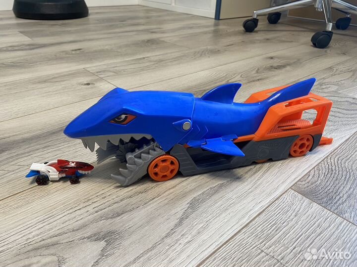 Трэк Голодная акула с хранилищем для машинок