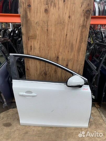 Дверь правая передняя Вольво V40 Volvo v40