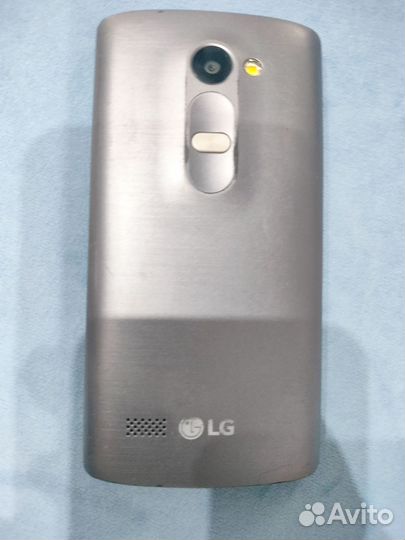 Телефон LG
