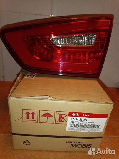 Задний правый габаритный фонарь крышки багажника