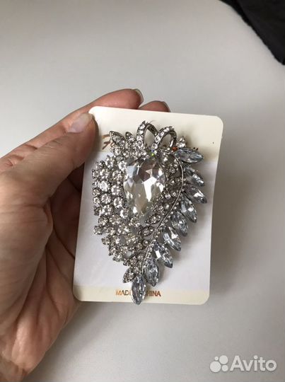 Брошка стразы