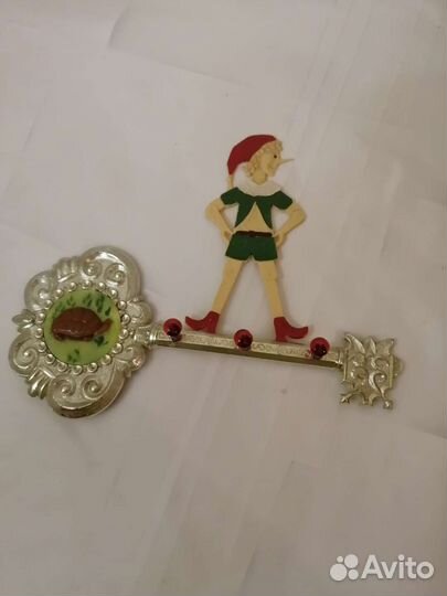Золотой ключик Буратино вешалка крючок СССР