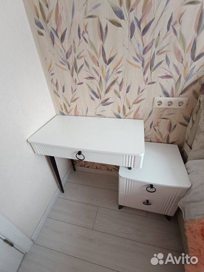 Туалетный столик с тумбой