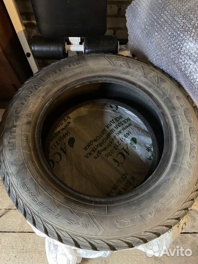 Goodyear UltraGrip Extreme 215/65 R16 33T