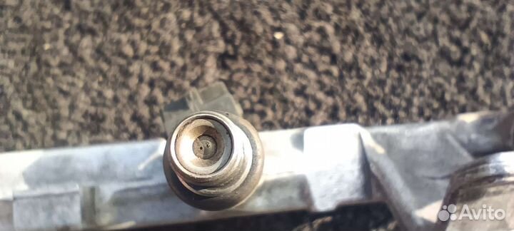 Топливная рампа с форсунками Форд Фокус 1 Зетек1.6