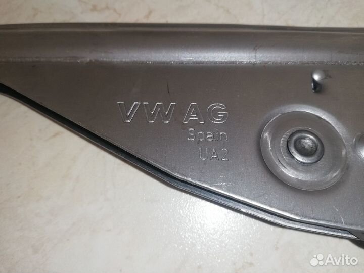 Рычаг стояночного тормоза (ручник) Volkswagen Polo