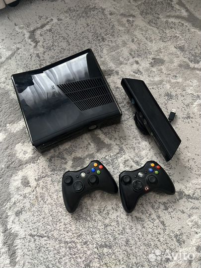 Xbox 360 Slim 320gb 70 игр 2 джоя и кинект