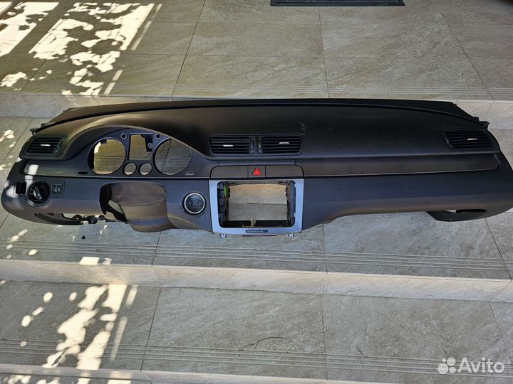 Панель торпеда Фольксваген Пассат Б6