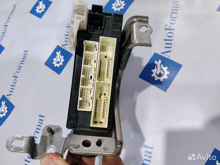 Toyota Land Cruiser 200 Блок предохранителей