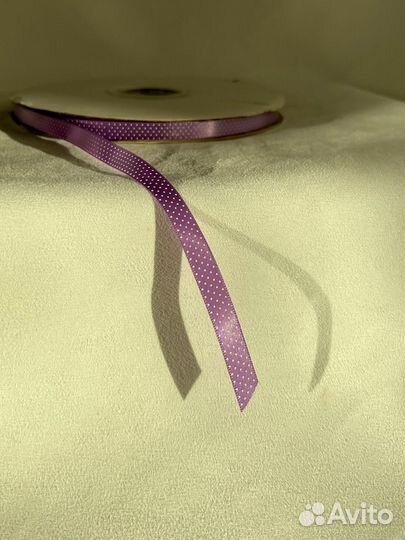 Атласная сиреневая лента в горошек 0,9 мм