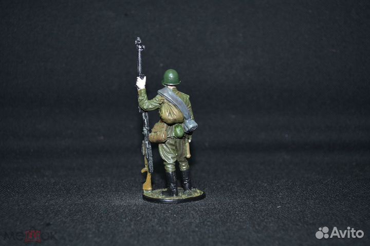 Оловянный солдатик 54 мм. Солдат-наводчик с против