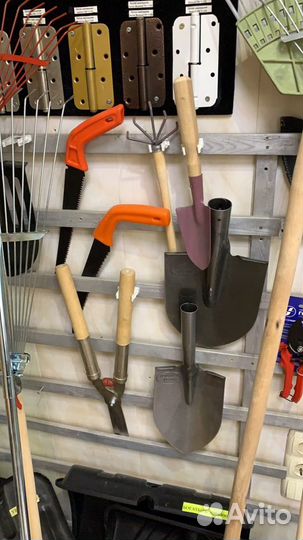 Грабли и другой садовый инвентарь