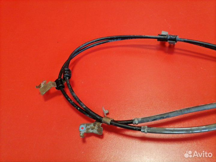 Трос стояночного тормоза Toyota Corolla ZRE151L