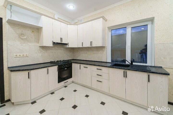 Кухонный гарнитур под встроенную технику