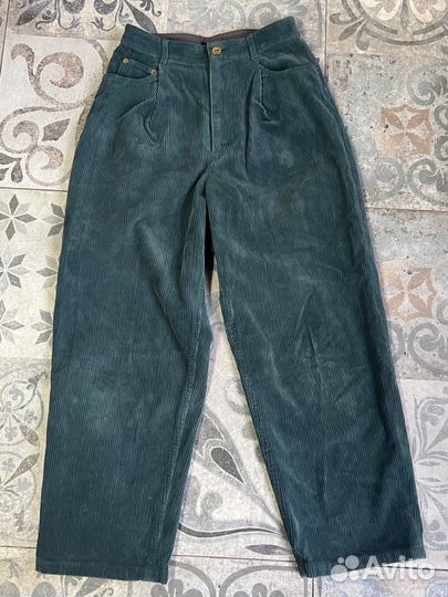 Винтажная жилетка и вельветовые брюки