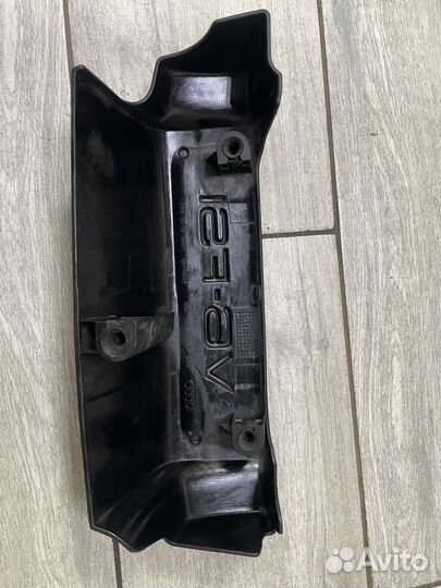 Декоративная крышка двигателя Ауди А6 С6 FSI