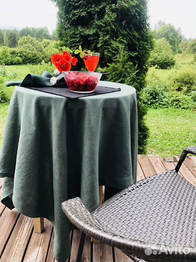 Скатерть льняная цвета зеленой хвои