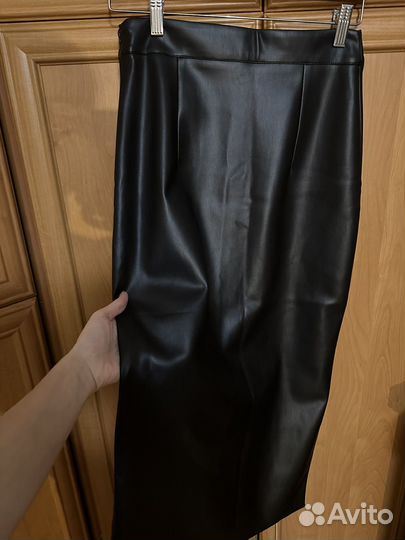 Кожаная юбка миди