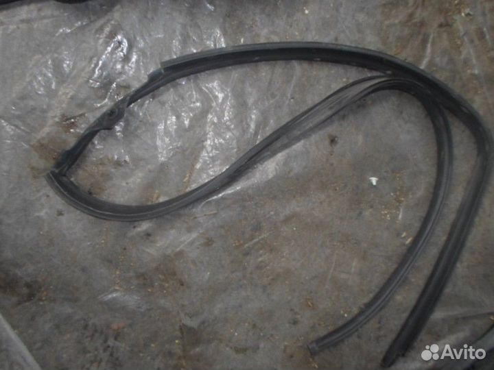 Уплотнитель крыши правый Ford Focus 1 1998-2004