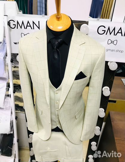 Мужской костюм бежевый свадебный