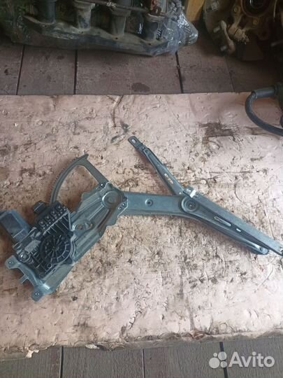 Стеклоподъемник передний левый Opel Zafira B