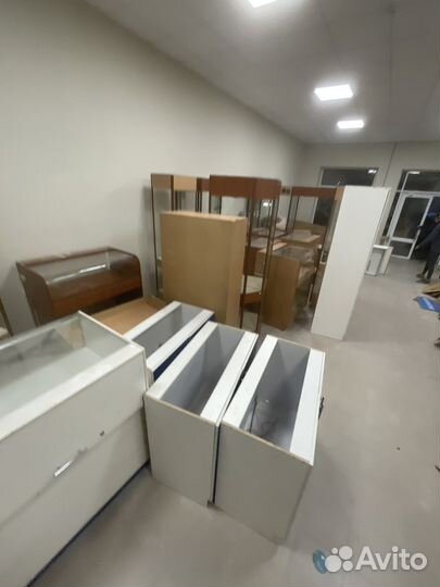 Торговые витрины и стеллажи бу