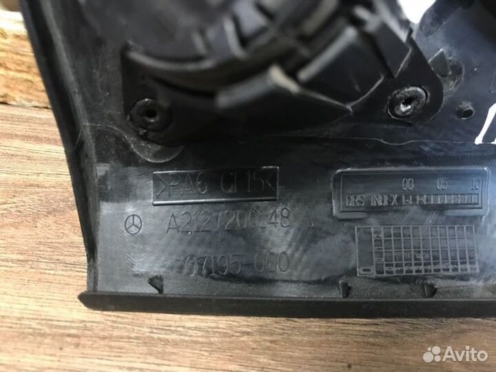 Накладка крепления зеркала передняя левая