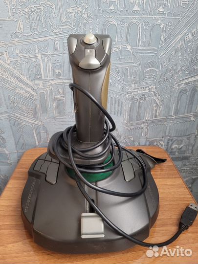 Джойстик thrustmaster
