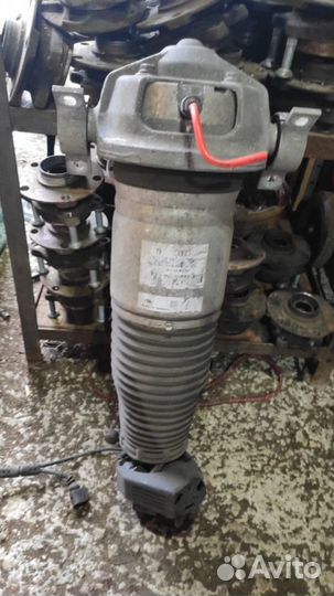 Пневмостойка Ауди Q7 зад. Лев